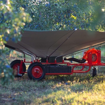 Zberač striasaného ovocia HARVEST s fukarom